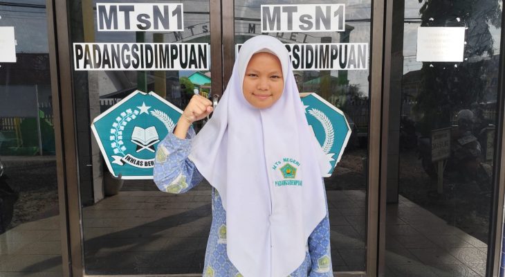 Siswi MTsN 1 Padangsidimpuan Raih Juara 1 Nasional Bahasa Arab di Kompetisi KOMPAC 2025