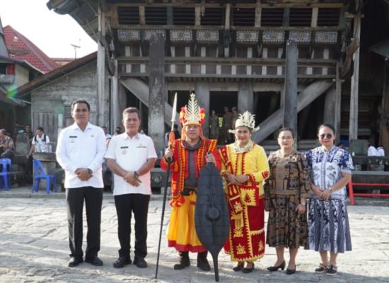Kajati Sumut Lanjutkan Kunjungan Kerja Hari Kedua di Nias Selatan, Laksanakan Bhakti Sosial dan Serahkan Bantuan Cegah Stunting