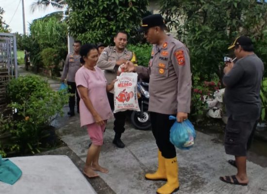 Polsek Perbaungan Tunjukkan Kepedulian Sosial, Salurkan Bantuan untuk Warga Terdampak Banjir