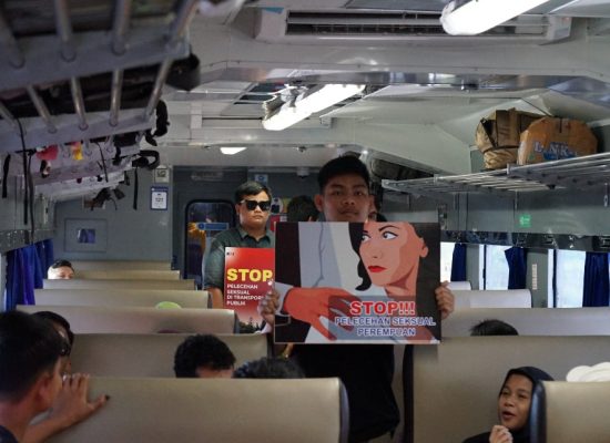KAI Sumut dan Komunitas Railfans Gelar Sosialisasi Anti Pelecehan Seksual dan Keselamatan di Atas KA Putri Deli