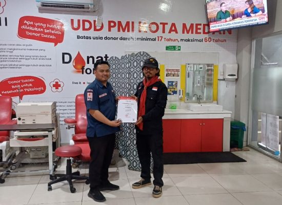 Relawan GRAS Terima Penghargaan 10 Kali Donor Darah Sukarela dari PMI Kota Medan