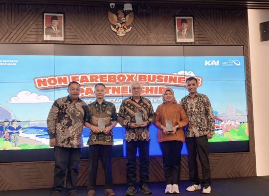 KAI Wisata Dukung Penguatan Layanan Terintegrasi LRT Jabodebek melalui Sinergi Frontliner dan Advertising