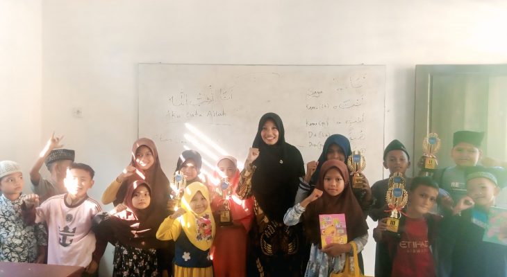 Ratna Sari, Penyuluh Agama yang Menyalakan Harapan Anak Pesisir Lewat Taman Bacaan Hamzar di Pantai Cermin