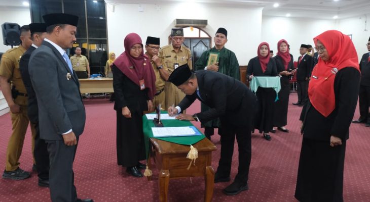 Wali Kota Tanjungbalai Lantik 12 ASN, Tegaskan Pentingnya Profesionalisme dan Integritas