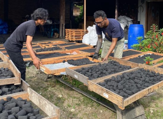 PLN Dukung Produksi Briket Ramah Lingkungan di Pematangsiantar, Dorong Ekonomi Hijau dan Transisi Energi Bersih