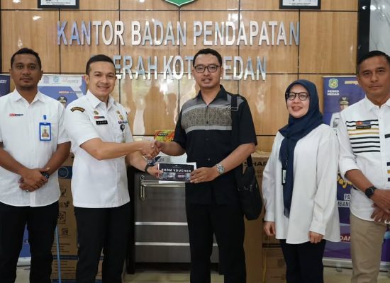 Bapenda Medan Beri Hadiah kepada Wajib Pajak Taat Lewat Undian Samsat Goes To Medan dan Pojok PBB