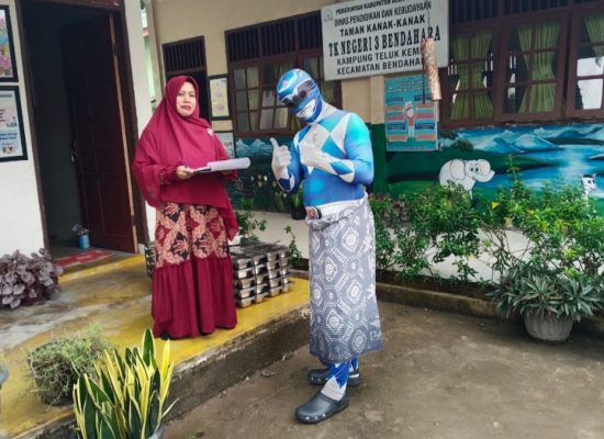 Power Rangers Antar Makanan Bergizi Gratis, Siswa SD di Aceh Tamiang Riuh Gembira