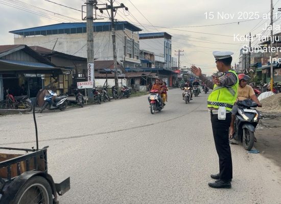 Sat Lantas Polres Tanjung Balai Gencarkan Patroli Sore di Titik Rawan untuk Cegah Gangguan Kamtibcarlantas