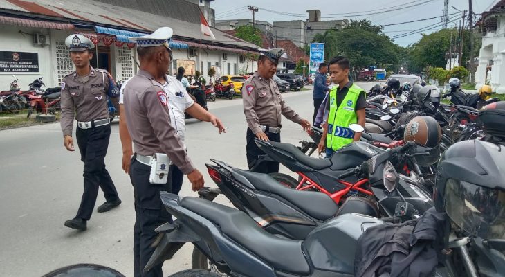 Operasi Zebra Toba 2025: Polisi Edukasi Jukir dan Pengendara di Tanjungbalai Agar Tak Parkir Sembarangan