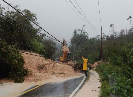Banjir dan Longsor Terjang Tapanuli Tengah-Sibolga, PLN UP3 Gerak Cepat Amankan Jaringan Kelistrikan