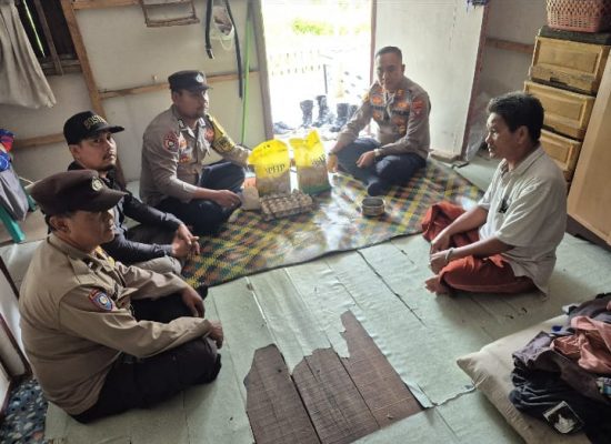 Polsek Teluk Nibung Salurkan Bantuan Sembako Lewat Program “Jum’at Berkah Berbagi”