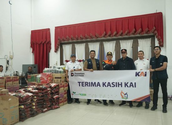 KAI Divre I Sumut Salurkan Bantuan Rp100 Juta untuk Korban Banjir di Medan dan Aceh