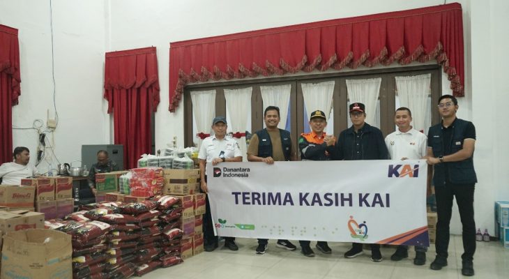 KAI Divre I Sumut Salurkan Bantuan Rp100 Juta untuk Korban Banjir di Medan dan Aceh