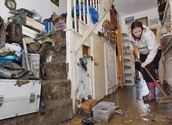Banjir Rendam Rumah Warga di Perumnas Simalingkar, Air PDAM Mati Hambat Pembersihan, Warga Minta Gubsu Evaluasi Dirut Tirtanadi