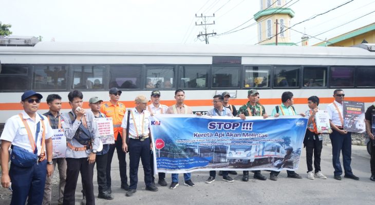 KAI Sumut dan Komunitas Railfans Gencarkan Sosialisasi Keselamatan di Perlintasan Sebidang Kota Binjai