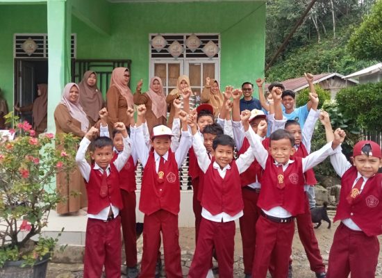 Program Makan Bergizi Gratis Bikin Anak Sekolah Semangat Belajar di Aceh Tamiang