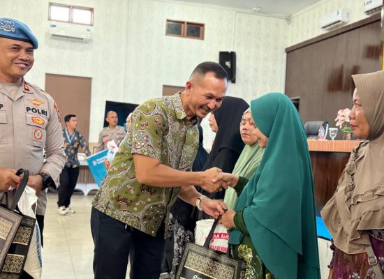 Pelindo Regional 1 Salurkan Bantuan Sembako bagi Warga Terdampak Banjir Rob di Belawan