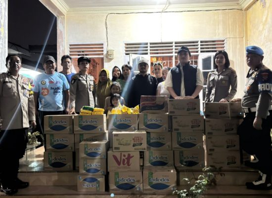 Peduli Korban Banjir, Polsek Medan Tuntungan Distribusikan Sembako ke Pengungsian