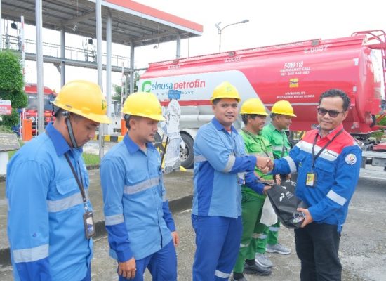 Pertamina Patra Niaga Sumbagut Salurkan Bantuan untuk Warga Terdampak Banjir di Medan