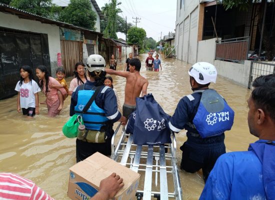 PLN UID Sumut Salurkan Bantuan Sembako dan Peralatan Dapur Umum untuk Korban Banjir dan Longsor di Sumatera Utara