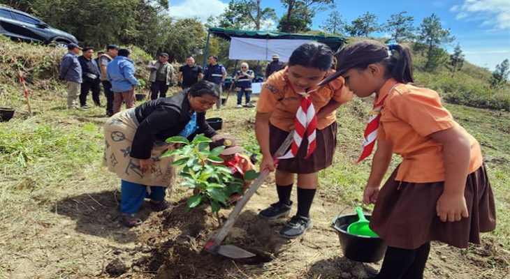 INALUM Tanam 500 Hektar Pohon di DTA Danau Toba, Tegaskan Komitmen Lingkungan dan Kepedulian Sosial