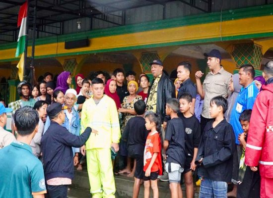 Bupati Langkat Tinjau Langsung Lokasi Banjir di Teluk Aru dan Sei Lepan, Salurkan Bantuan untuk Warga Terdampak