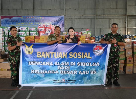 Alumni AAU ’95 Salurkan Bantuan untuk Korban Banjir Bandang dan Longsor di Tapteng–Sibolga