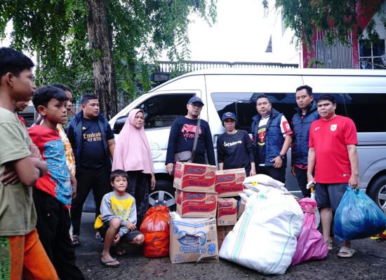 Kejati Sumut Salurkan Bantuan Pangan, Obat-obatan, dan Pakaian untuk Korban Banjir di Medan