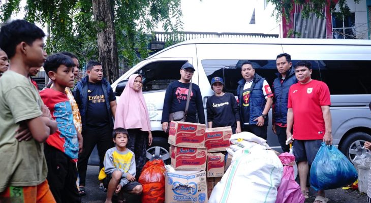 Kejati Sumut Salurkan Bantuan Pangan, Obat-obatan, dan Pakaian untuk Korban Banjir di Medan