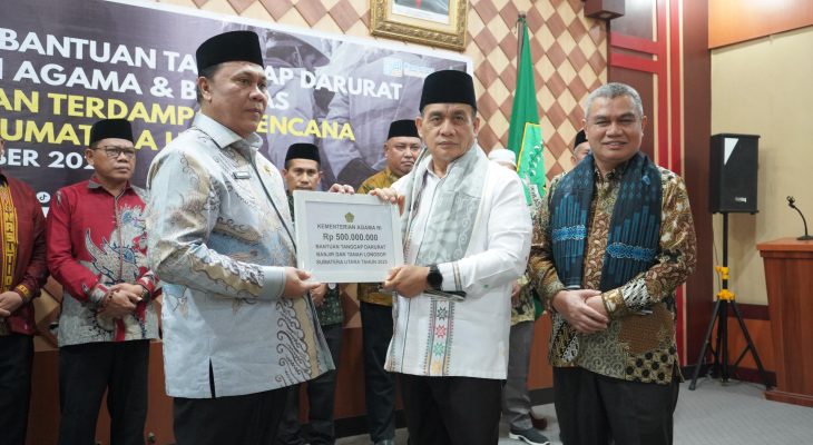 Wamenag Salurkan Bantuan Tanggap Darurat Rp500 Juta untuk Korban Banjir dan Longsor di Sumatera Utara