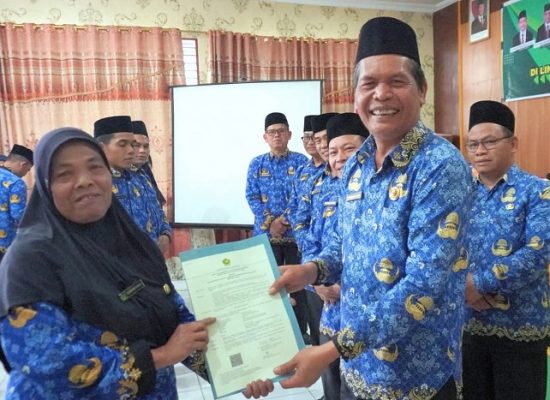 Perjalanan Panjang Nurbaini Maha: Dua Dekade Pengabdian Berbuah SK PPPK Kemenag Dairi