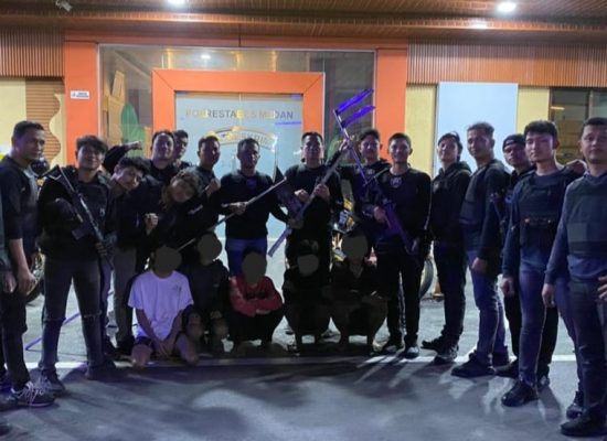 Teamsus JCS Polrestabes Medan Bubarkan Tawuran Pok Gemot, Lima Remaja Diamankan Beserta Sajam