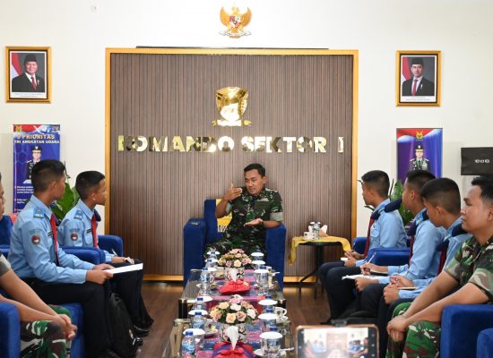 Pangkosek I Sambut Kunjungan Siswa SMA Taruna Nusantara di Medan