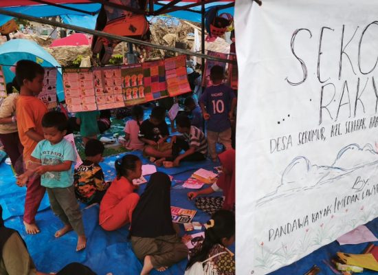 Puluhan Guru Muda Gelar Sekolah Rakyat untuk Pulihkan Trauma Anak Korban Banjir Bandang Aceh Tamiang