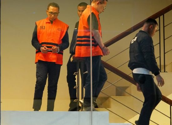 KPK Tahan Dua Tersangka Korupsi Pengondisian Lelang Proyek Jalur Kereta Api di Medan