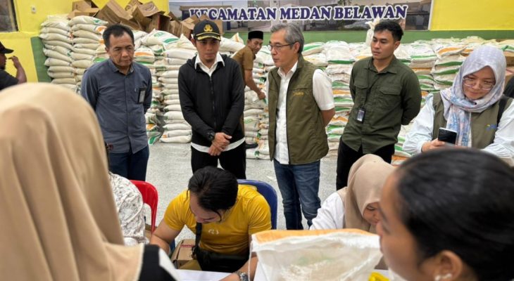 Direktur Keuangan Bulog Tinjau Penyaluran Bantuan Pangan di Belawan dan Binjai