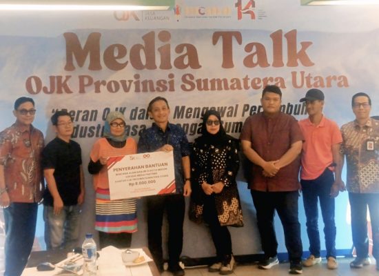 OJK Sumut Salurkan Bantuan Tali Asih untuk Jurnalis Terdampak Banjir di Medan