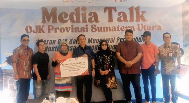 OJK Sumut Salurkan Bantuan Tali Asih untuk Jurnalis Terdampak Banjir di Medan