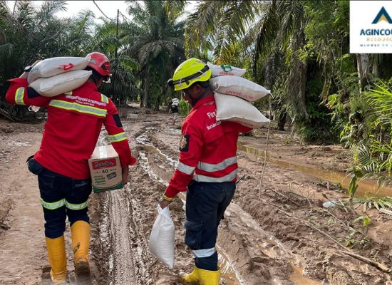 ERT Agincourt Resources Salurkan Bantuan ke Bandar Tarutung di Tengah Akses Jalan Berlumpur