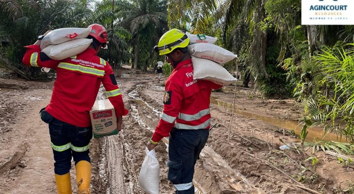 ERT Agincourt Resources Salurkan Bantuan ke Bandar Tarutung di Tengah Akses Jalan Berlumpur
