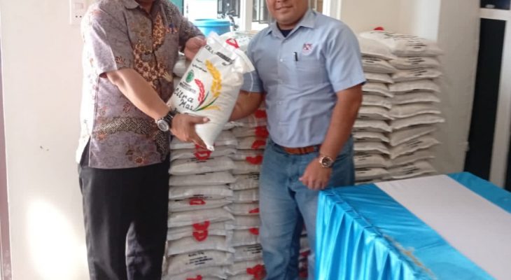 PT Jui Shin Indonesia Salurkan 500 Kg Beras untuk Warga Terdampak Banjir di Desa Saentis