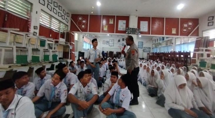 Sat Binmas Polres Tanjung Balai Edukasi Pelajar MAN Lewat Program Police Go To School