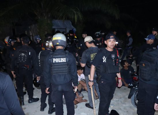 Polrestabes Medan Gerebek Kampung Narkoba Jermal 15, 10 Orang Diamankan dan Puluhan Mesin Judi Disita