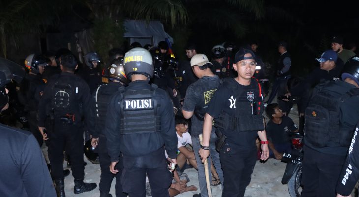 Polrestabes Medan Gerebek Kampung Narkoba Jermal 15, 10 Orang Diamankan dan Puluhan Mesin Judi Disita