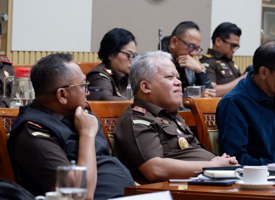 Kajati Sumut Dampingi Jaksa Agung dalam Raker dengan Komisi III DPR RI