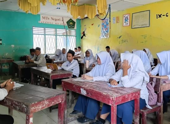 Pasca Banjir Bandang, KBM Semester Genap Kembali Digelar di MTsN 4 Tapanuli Selatan