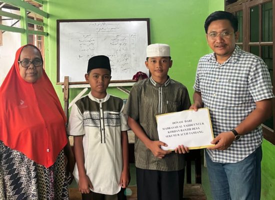 Madrasah Al-Yahdi Medan Salurkan Donasi untuk Jaga Literasi Al-Qur’an Anak Penyintas Bencana di Aceh Tamiang
