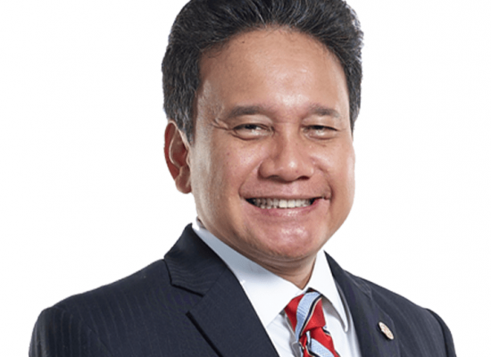 Wakil Ketua Dewan Komisioner OJK Mirza Adityaswara Mengundurkan Diri