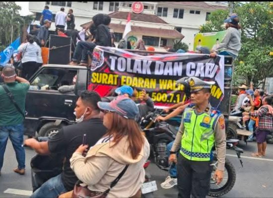 Pedagang dan Konsumen B2 Demo di Balai Kota, Wali Kota Medan Tegaskan SE Tak Dicabut