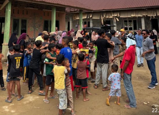 Anak Penyintas Banjir di Aceh Tamiang Diajak Bermain dan Makan Bersama oleh Dusun Kreatif Indonesia